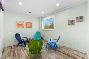 Luxury Waterfront Oasis w Heated Pool and 50' Dock